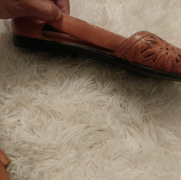 Size 7 Tan Kalli Flats - Picture 4 of 4